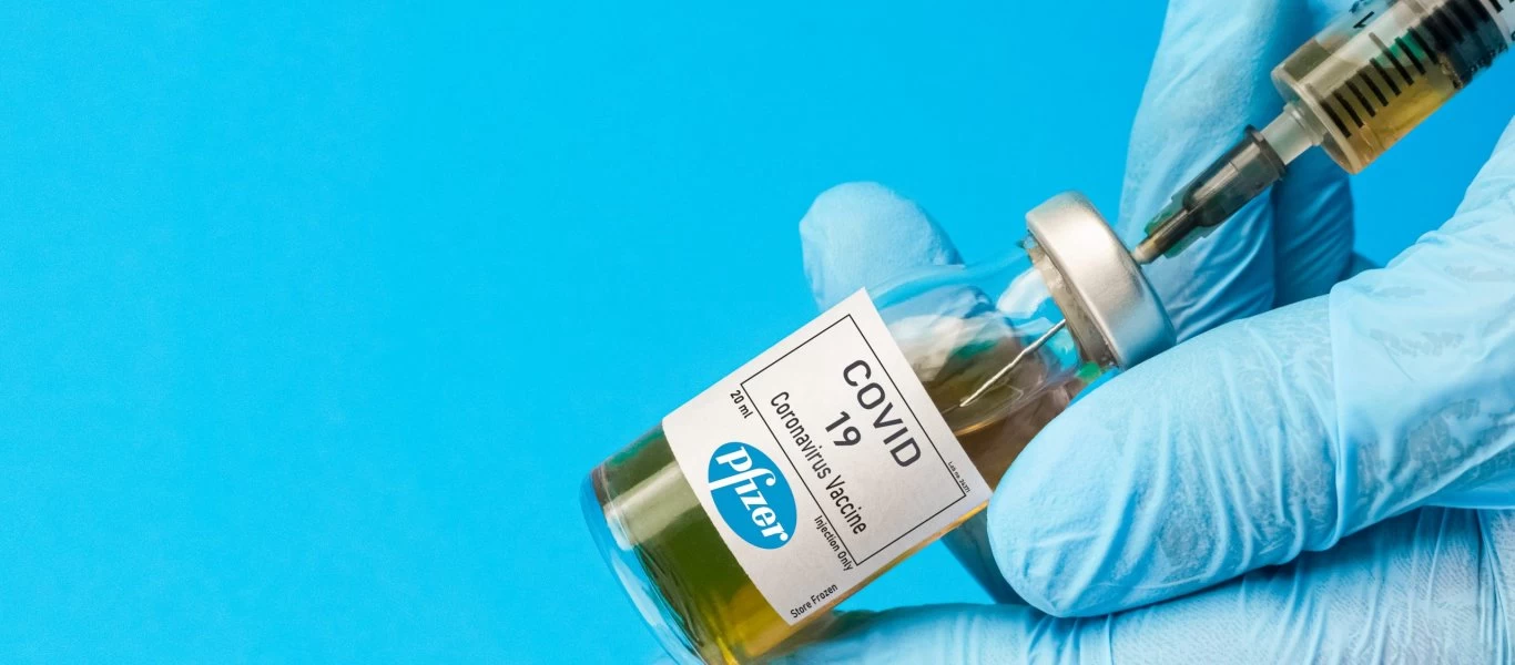  Pfizer - AstraZeneca: Αυτές είναι οι πιθανές παρενέργειες μετά την χορήγηση των εμβολίων